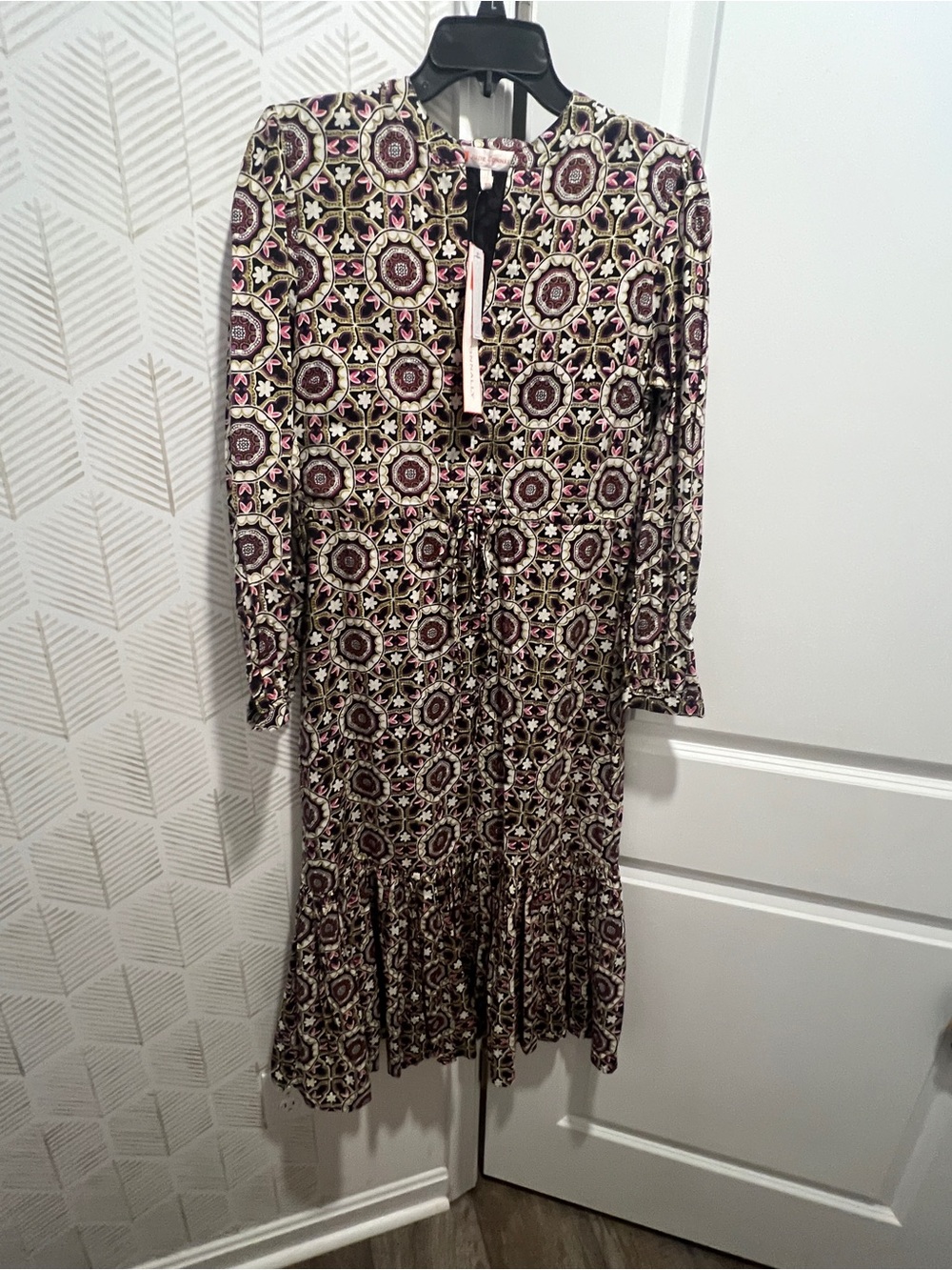 NWT Jude Connolly Aubrey Printed Long Sleeve Midi Dress in Black and Pink